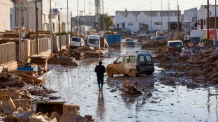 Imagen de un pol&iacute;gono de Catarroja (Valencia) tras el paso de la DANA