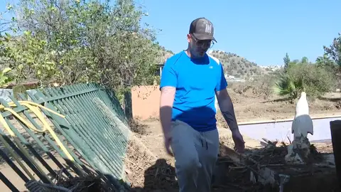 Un vecino de Málaga afectado por la DANA Un vecino de Málaga afectado por la DANA