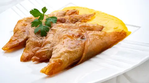 Receta de samosas rellenas de pisto con salsa de mango y curry, de Joseba Arguiñano Receta de samosas rellenas de pisto con salsa de mango y curry, de Joseba Arguiñano