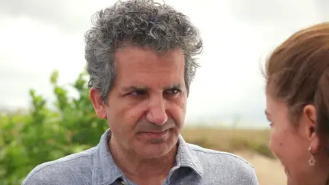 Orhan evita que Cansu se marche a Ankara y se declara a Ayten: “¿Has dicho que te gusto?” Orhan evita que Cansu se marche a Ankara y se declara a Ayten: “¿Has dicho que te gusto?”