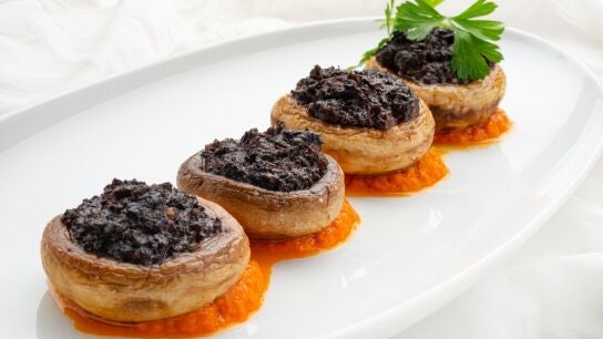 Receta de champi&ntilde;ones con morcilla, de Argui&ntilde;ano: "Un plato barato, rico y f&aacute;cil de hacer"