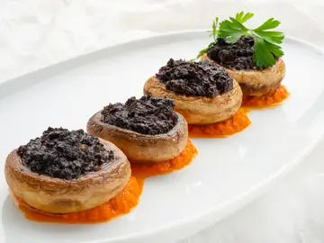 Receta de champiñones con morcilla, de Arguiñano: "Un plato barato, rico y fácil de hacer" Receta de champiñones con morcilla, de Arguiñano: "Un plato barato, rico y fácil de hacer"