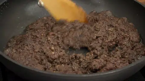 Rehógala a fuego suave durante 4-5 minutos Rehógala a fuego suave durante 4-5 minutos