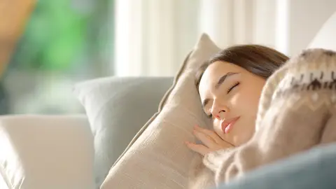 Mujer durmiendo Mujer durmiendo