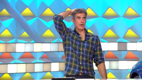 El concursante, tras fallar en una letra y perder un comodín, casi se equivoca al resolver el panel. El concursante, tras fallar en una letra y perder un comodín, casi se equivoca al resolver el panel.