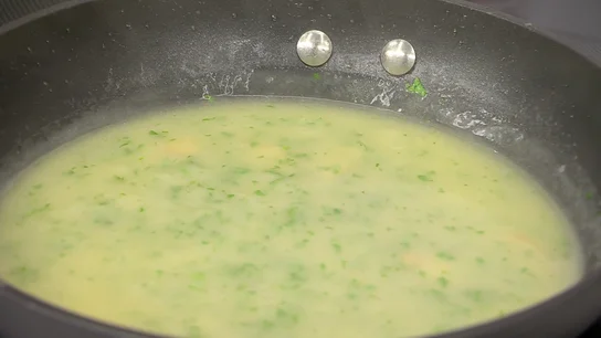 Así de fácil prepara Arguiñano una salsa verde para todo tipo de pescado: "Vais a ver qué rápido" Así de fácil prepara Arguiñano una salsa verde para todo tipo de pescado: "Vais a ver qué rápido"