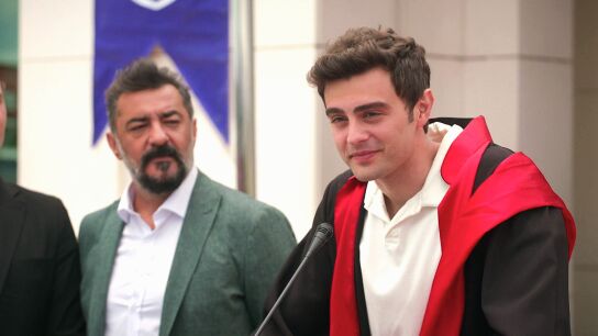 &iexcl;Orgullo en el Ataman! &Ouml;mer se lleva el premio al mejor estudiante en una celebraci&oacute;n llena de emociones