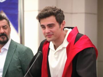 &iexcl;Orgullo en el Ataman! &Ouml;mer se lleva el premio al mejor estudiante en una celebraci&oacute;n llena de emociones