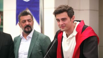 ¡Orgullo en el Ataman! Ömer se lleva el premio al mejor estudiante en una celebración llena de emociones