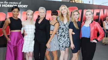 Las actrices de Scream Queens Keke Palmer, Emma Roberts, Jamie Lee Curtis, Lea Michele, Skyler Samuels, Billie Lourd y Abigail Breslin 