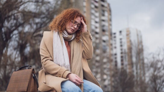 Mujer cansada en oto&ntilde;o