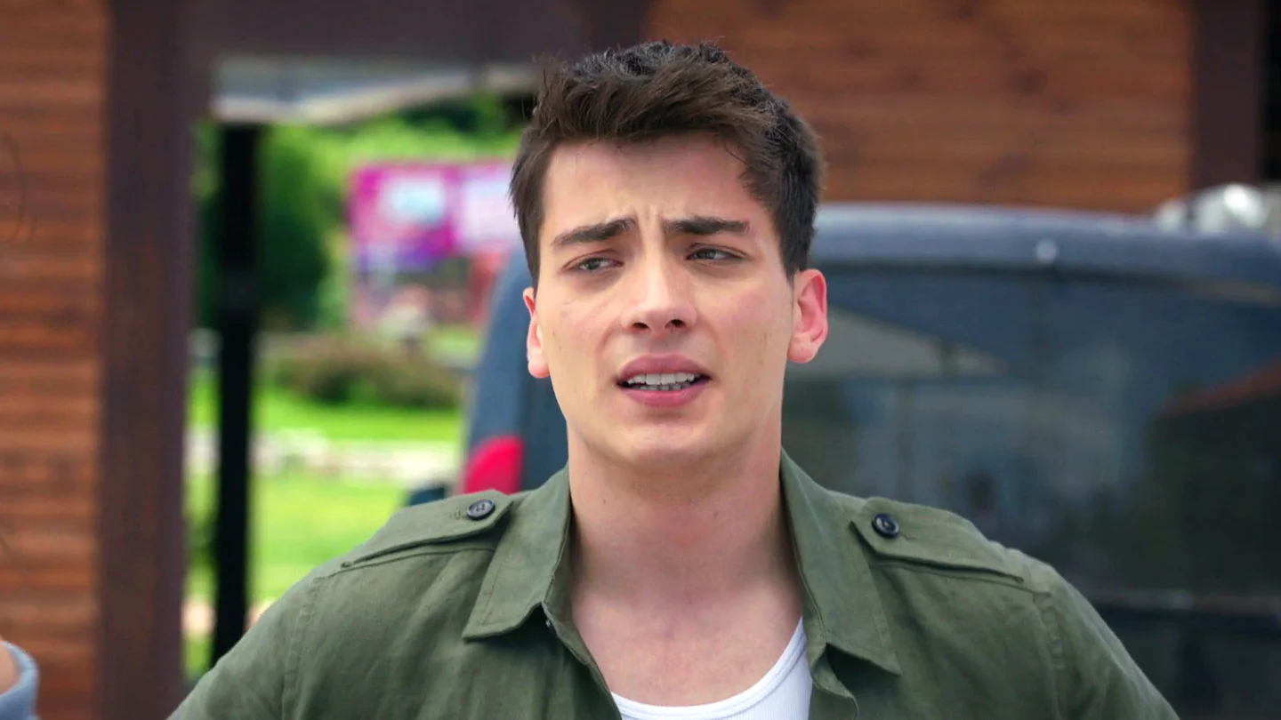 Sarp intenta ayudar a los Eren… ¡y acaba perdiendo 10.000 liras! Sarp intenta ayudar a los Eren… ¡y acaba perdiendo 10.000 liras!