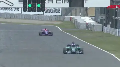 Carrera entre Kvyat y un coche dirigido por IA Carrera entre Kvyat y un coche dirigido por IA