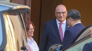 El presidente de la Rep&uacute;blica Popular China, Xi Jinping, saluda a la directora de la Casa Museo de Col&oacute;n
