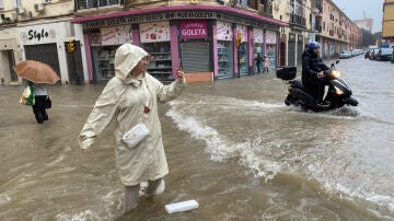 Calle de Málaga inundada por la tromba de agua