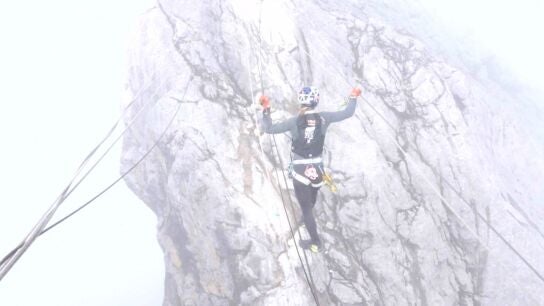 Fernanda Maciel subiendo el monte Carstensz