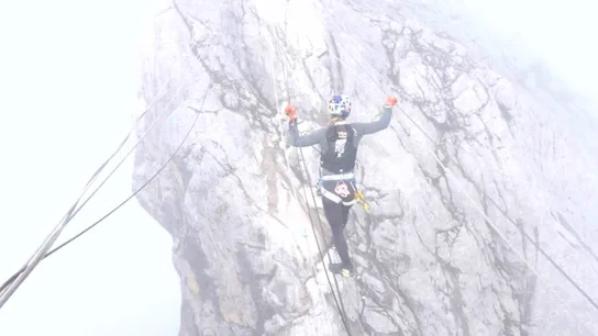 Fernanda Maciel subiendo el monte Carstensz Fernanda Maciel subiendo el monte Carstensz