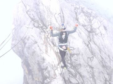 Fernanda Maciel subiendo el monte Carstensz