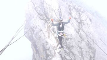 Fernanda Maciel subiendo el monte Carstensz