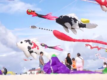 Color, viento y sostenibilidad: miles de cometas y 220 drones iluminarán Corralejo