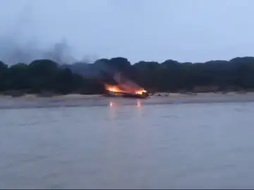 Un narco muerto y dos guardias civiles heridos al chocar una narcolancha y una patrullera en Sanlúcar de Barrameda Un narco muerto y dos guardias civiles heridos al chocar una narcolancha y una patrullera en Sanlúcar de Barrameda