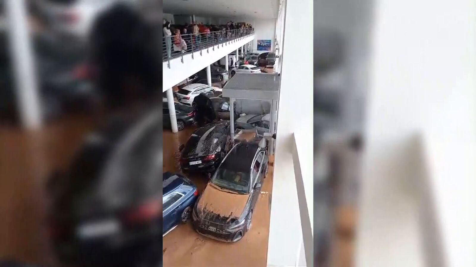 El concesionario que salvó la vida de cientos de personas que huían de la riada por la DANA: 