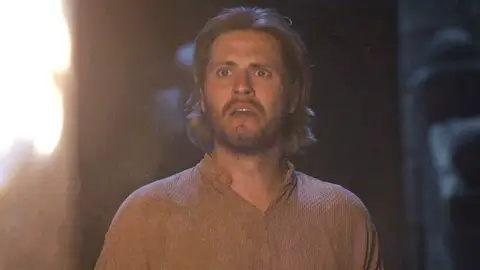 Esta noche en Beguinas: aparece una cruz en llamas en casa de los Avellaneda al grito de bruja Esta noche en Beguinas: aparece una cruz en llamas en casa de los Avellaneda al grito de bruja