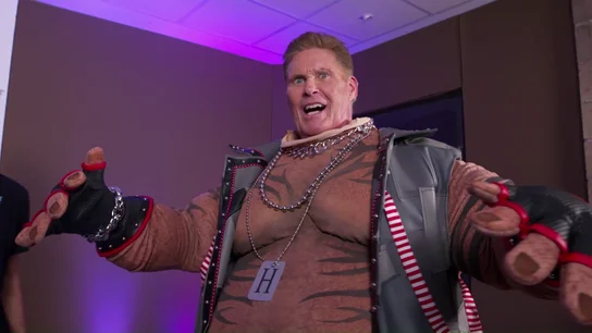 La reacción de David Hasselhoff al ver la máscara de Hipopótamo: "¿Cómo voy a llevar esto?" La reacción de David Hasselhoff al ver la máscara de Hipopótamo: "¿Cómo voy a llevar esto?"