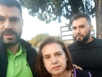 Una familia de Granada, rescatada con una excavadora de su vivienda: "El agua bajaba con mucha fuerza"