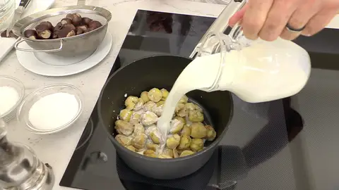 Ponlas en una cazuela, cúbrelas con la leche Ponlas en una cazuela, cúbrelas con la leche