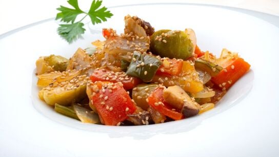 "Fuente de salud total", as&iacute; es el salteado de verduras con salsa de soja de Karlos Argui&ntilde;ano