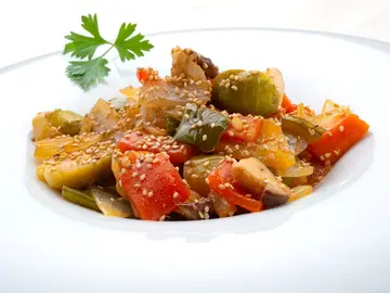 "Fuente de salud total", así es el salteado de verduras con salsa de soja de Karlos Arguiñano "Fuente de salud total", así es el salteado de verduras con salsa de soja de Karlos Arguiñano