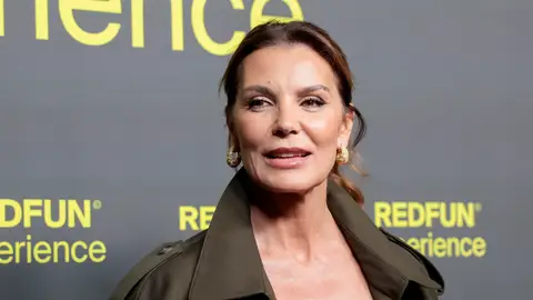 Mar Flores posando para la prensa Mar Flores posando para la prensa