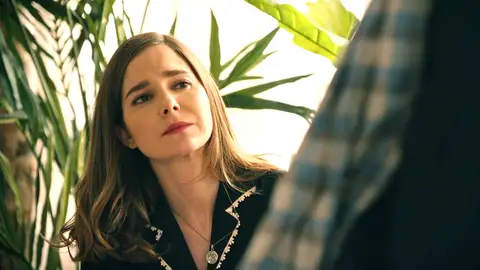 Begoña, presionada por Jesús miente para que Julia le perdone Begoña, presionada por Jesús miente para que Julia le perdone