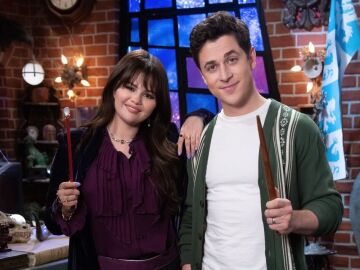 Selena Gomez y David Henrie en 'Vuelven los Magos de Waverly Place'