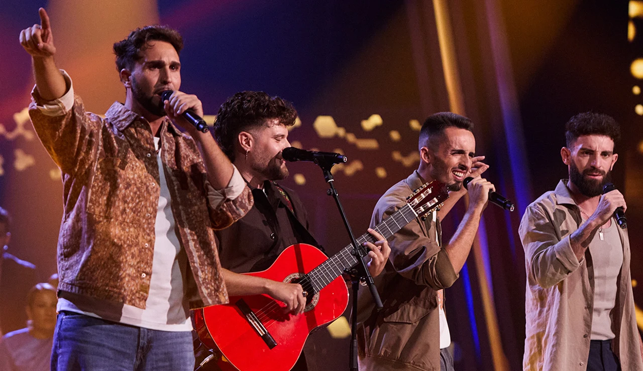 Una versión única con Los Tirantitos y su ‘Vivir así es morir de amor’