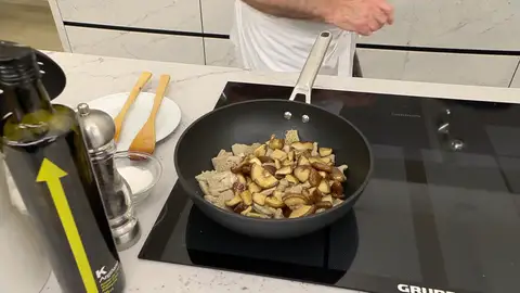 Mezcla bien y cocina todo durante 10 minutos. Mezcla bien y cocina todo durante 10 minutos.