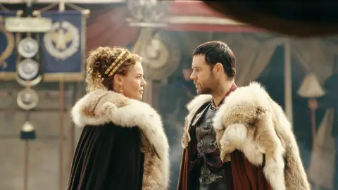 Connie Nielsen y Russell Crowe en Gladiator Connie Nielsen y Russell Crowe en Gladiator