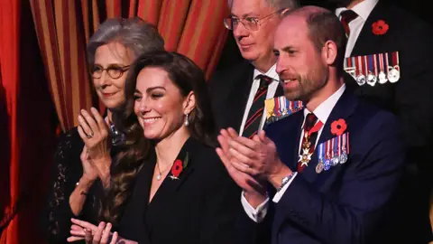 Los príncipes de Gales, Kate Middleton y Guillermo, en el Festival del Recuerdo de la Legión Real Británica Los príncipes de Gales, Kate Middleton y Guillermo, en el Festival del Recuerdo de la Legión Real Británica