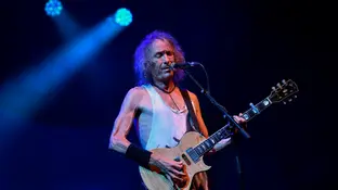 Robe Iniesta, de Extremoduro, en un concierto Robe Iniesta, de Extremoduro, en un concierto