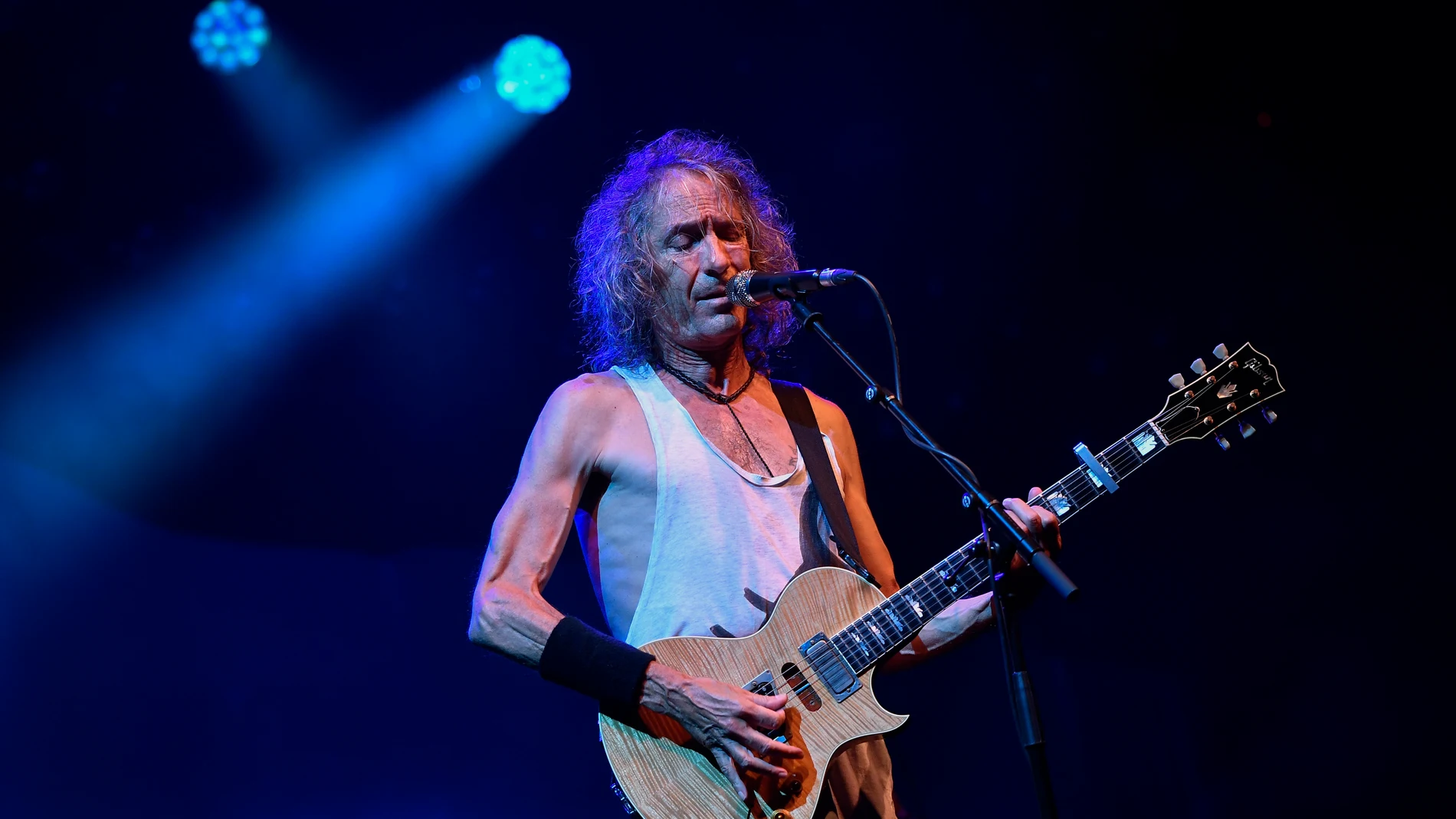 Robe Iniesta, de Extremoduro, en un concierto Robe Iniesta, de Extremoduro, en un concierto