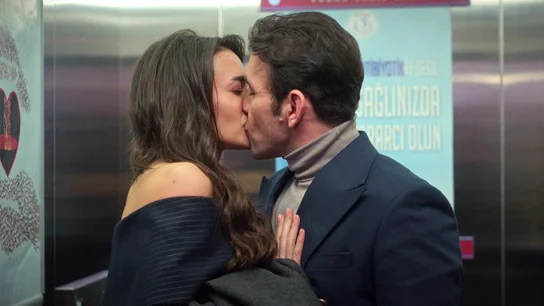 Un amor del pasado tambalea el matrimonio de Bahar: la historia de Timur y Rengin, a punto de destruirlo todo Un amor del pasado tambalea el matrimonio de Bahar: la historia de Timur y Rengin, a punto de destruirlo todo