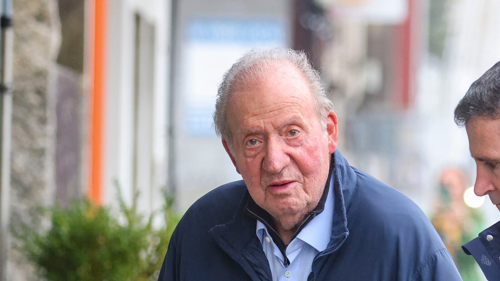 Estos son los trajes que ha donado el rey Juan Carlos al Rastrillo de Nuevo Futuro y puedes comprar: ¿cuánto valen?