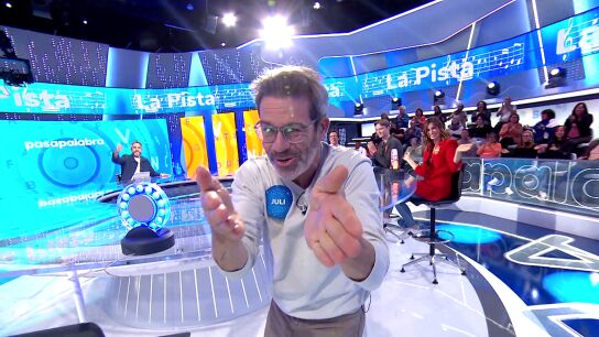 La performance de Juli F&aacute;bregas cantando &lsquo;I promised myself&rsquo;: &iexcl;es el rey de La Pista!