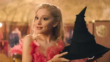 Ariana Grande como Glinda en Wicked Ariana Grande como Glinda en Wicked