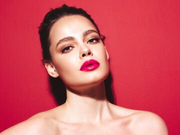 Mujer con labios rojos