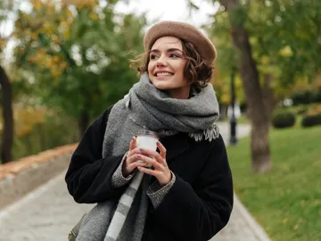 Mujer con bufanda Mujer con bufanda