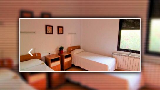 Una habitaci&oacute;n de la residencia Jardines de Villafranca