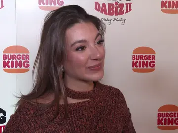 Ana Guerra haciendo declaraciones a los medios Ana Guerra haciendo declaraciones a los medios