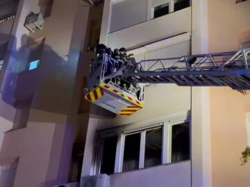 Imagen del edificio donde ha ocurrido el incendio en Carabanchel